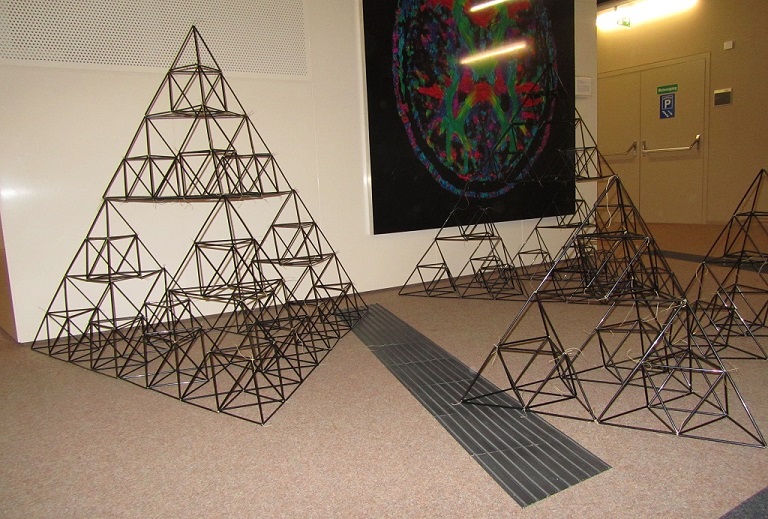 Sierpinski Tetrahedron / Sierpinski Tetraeder